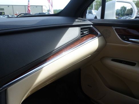 Used 2017 Cadillac XT5 Luxury w/ Driver Awareness Package AWD/4WD image 29