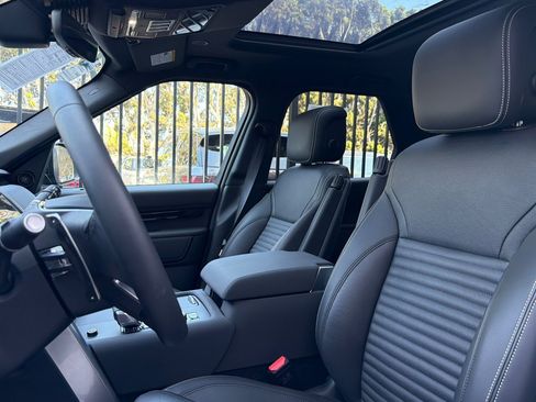 Certified 2025 Land Rover Discovery S AWD/4WD image 5