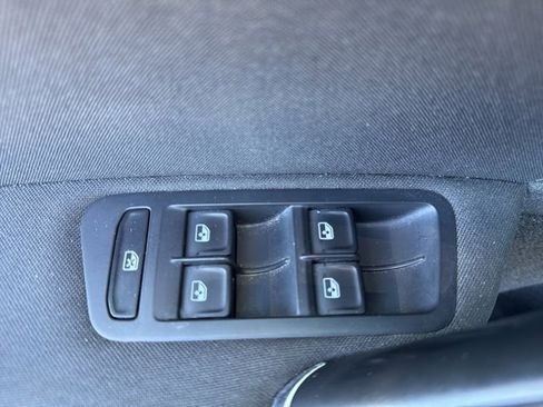 Used 2019 Volkswagen Golf S image 14