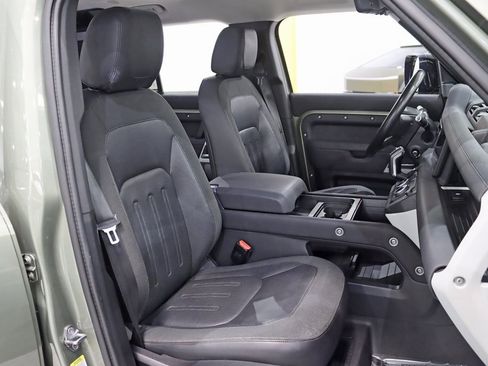 Used 2020 Land Rover Defender 110 SE image 31