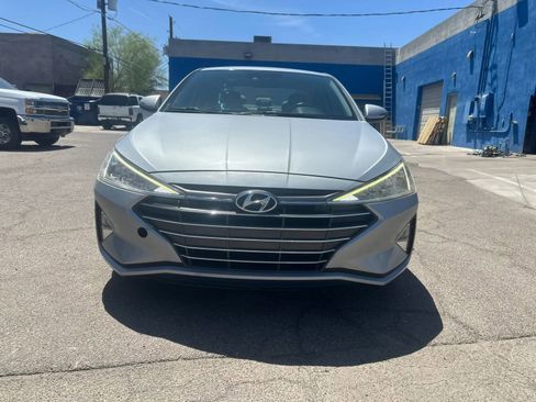 Used 2020 Hyundai Elantra Limited FWD image 2