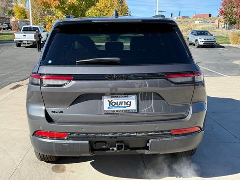 New 2025 Jeep Grand Cherokee Altitude image 11