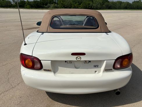 Used 2000 MAZDA MX-5 Miata RWD image 4