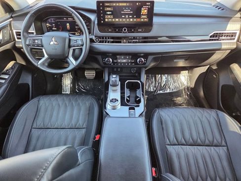 Used 2025 Mitsubishi Outlander SEL image 17