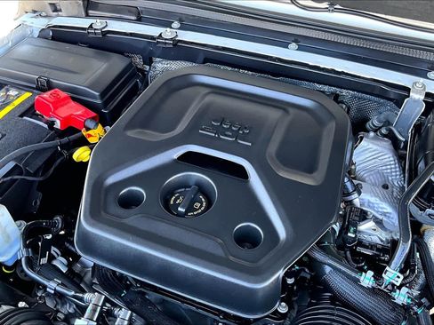 Used 2024 Jeep Wrangler Unlimited AWD/4WD image 31