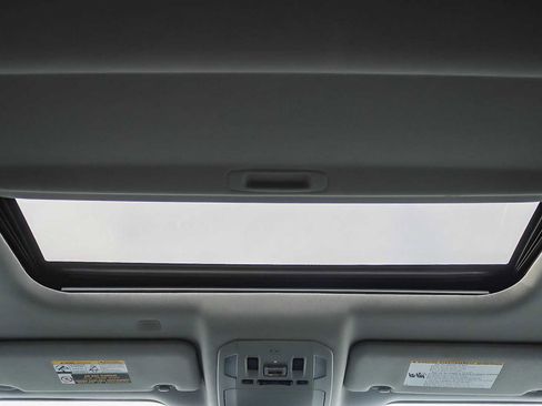 Used 2020 Toyota Highlander XLE image 15