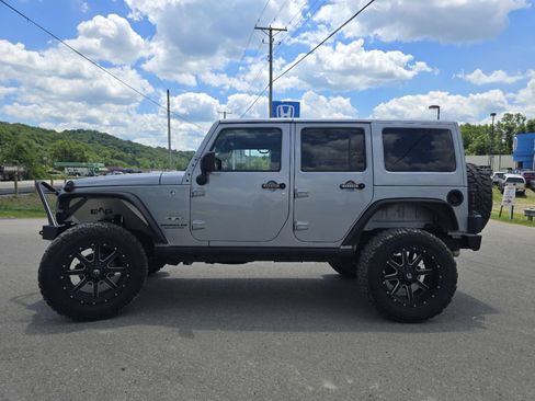 Used 2016 Jeep Wrangler Unlimited Rubicon AWD/4WD image 14