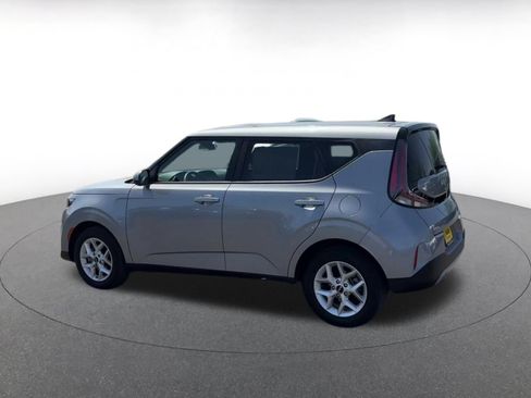 Used 2025 Kia Soul LX w/ LX Technology Package FWD image 8