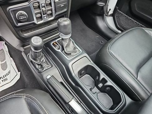 Used 2022 Jeep Wrangler Unlimited Sahara w/ Cold Weather Group AWD/4WD image 29