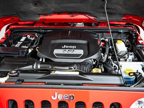 Used 2012 Jeep Wrangler Unlimited Rubicon w/ Dual Top Group AWD/4WD image 42