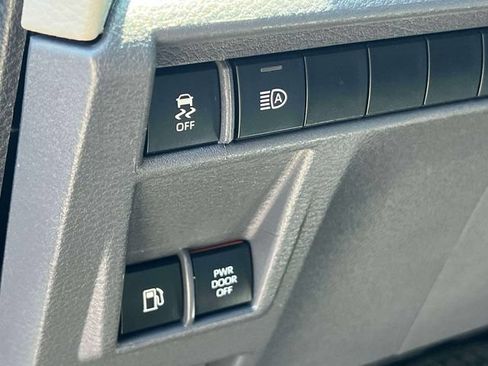 Certified 2021 Toyota Sienna XLE FWD image 25
