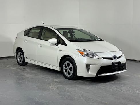 Used 2015 Toyota Prius Two FWD image 3