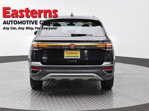 Used 2025 Volkswagen Taos SE FWD image 6