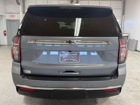 Used 2022 Chevrolet Suburban LT AWD/4WD image 3