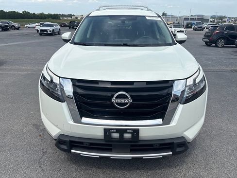 Used 2023 Nissan Pathfinder SL AWD/4WD image 9
