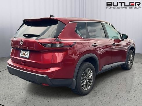 Used 2025 Nissan Rogue S FWD image 3