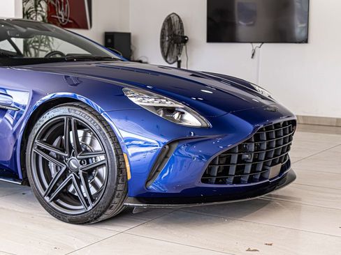 Used 2025 Aston Martin V8 Vantage Coupe image 3