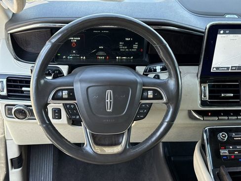 Used 2019 Lincoln Navigator Reserve image 20