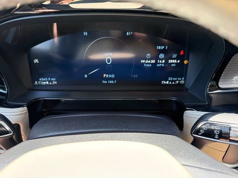Used 2025 Lincoln Corsair FWD image 30