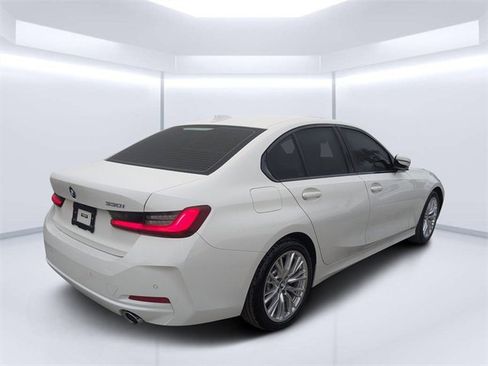 Used 2023 BMW 330i Sedan image 2