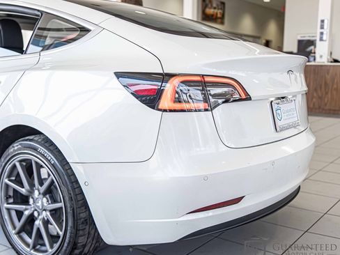 Used 2020 Tesla Model 3 Standard Range Plus image 15