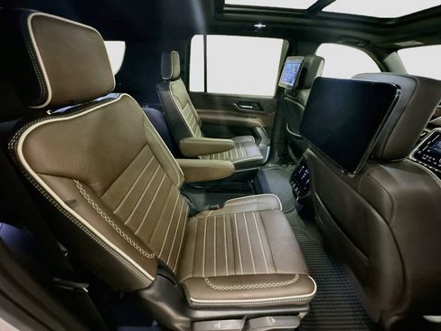 Used 2025 GMC Yukon XL Denali Ultimate AWD/4WD image 30