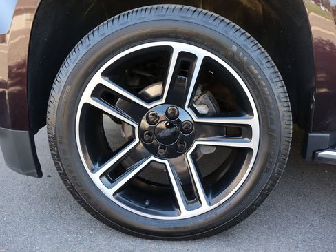 Used 2020 Chevrolet Suburban Premier AWD/4WD image 43
