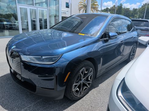 Used 2024 BMW iX xDrive50 w/ Luxury Package AWD/4WD image 3