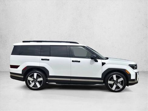Used 2025 Hyundai Santa Fe Limited FWD image 4