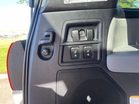 Used 2020 Toyota Sequoia Platinum AWD/4WD image 15