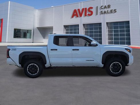 Used 2024 Toyota Tacoma TRD Off-Road image 5