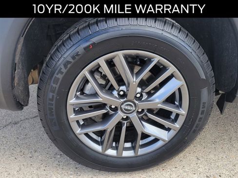 Used 2024 Nissan Rogue S FWD image 5