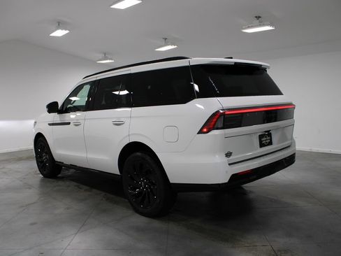 New 2026 Lincoln Navigator Reserve w/ Jet Appearance Package AWD/4WD image 6