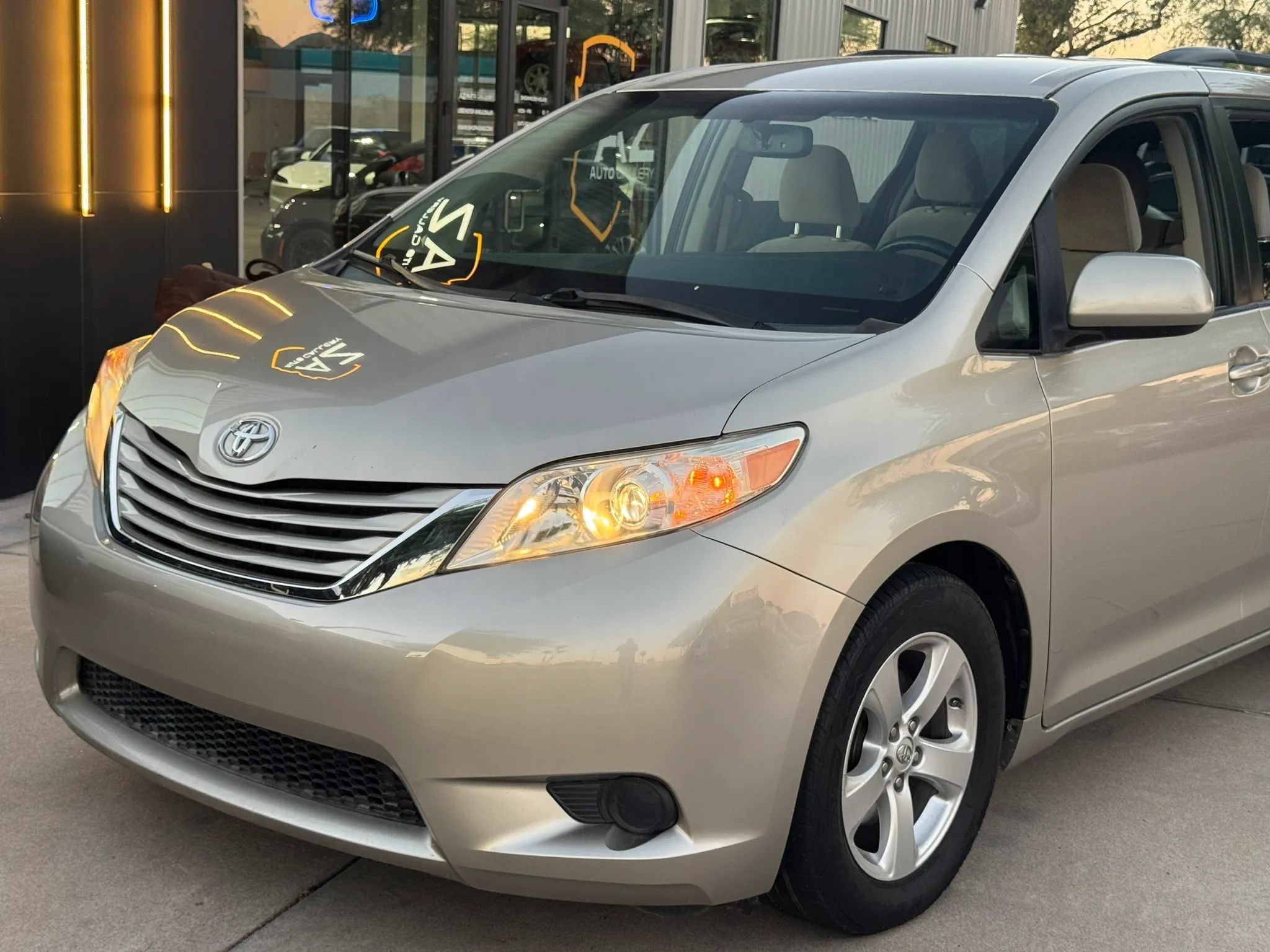 Used 2015 Toyota Sienna LE FWD image 29