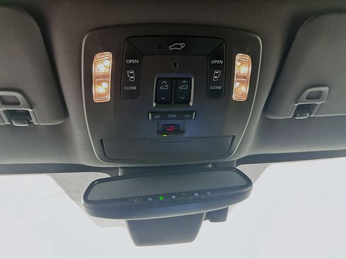 Used 2024 Toyota Sienna Platinum image 18