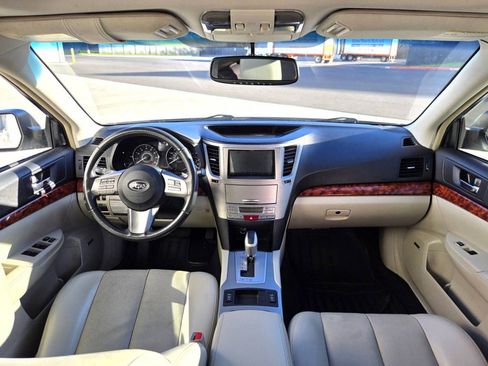 Used 2010 Subaru Outback 2.5i Limited image 18