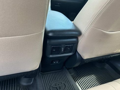 Used 2024 Toyota RAV4 XLE AWD/4WD image 24