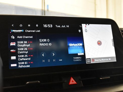 Used 2024 Kia Sportage EX FWD image 19