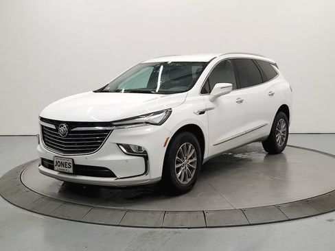Used 2023 Buick Enclave Essence AWD/4WD image 4
