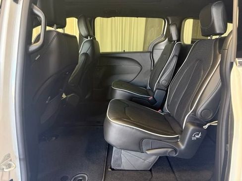 New 2027 Chrysler Pacifica Limited AWD/4WD image 23