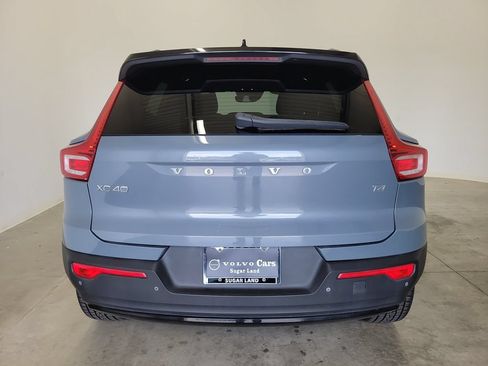 Used 2021 Volvo XC40 T4 R-Design w/ Climate Package FWD image 6