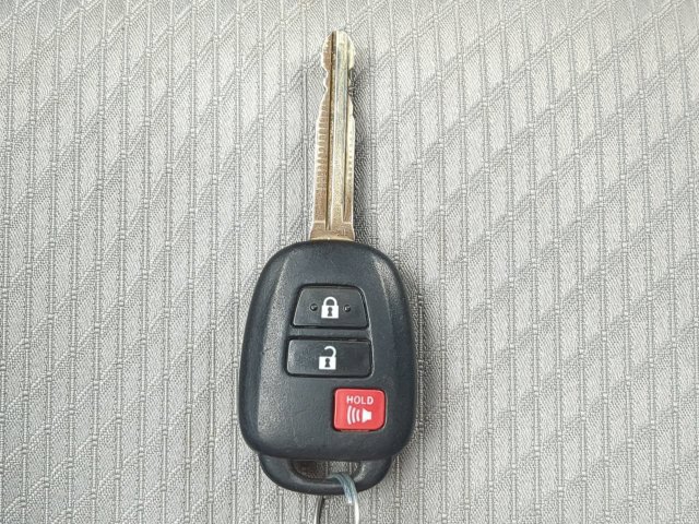 Used 2019 Toyota Highlander LE FWD image 34