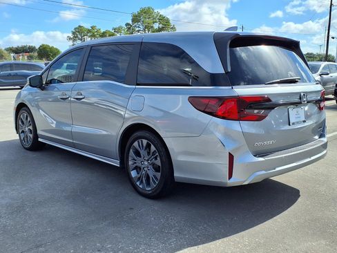 Used 2025 Honda Odyssey Touring image 3