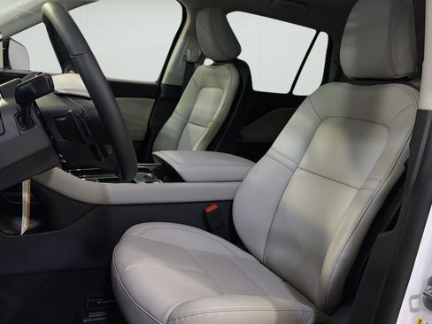 New 2026 Lincoln Aviator 2WD image 9