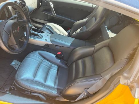 Used 2005 Chevrolet Corvette Coupe w/ Preferred Equipment Group RWD image 7