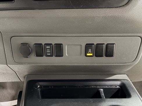Used 2012 Nissan NV 3500 SV image 18