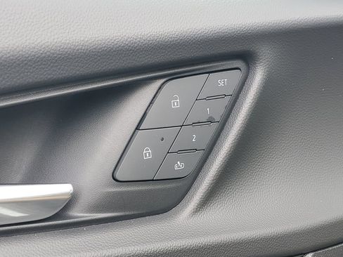 Used 2025 Chevrolet Equinox ACTIV w/ Safety and Technology Package AWD/4WD image 25