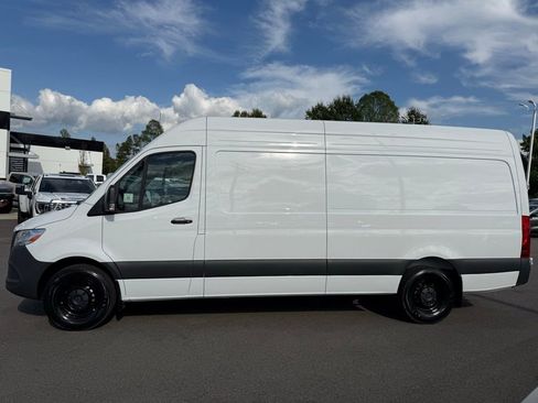 Used 2025 Mercedes-Benz Sprinter 2500 image 2