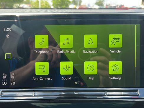 Used 2024 Volkswagen Atlas SEL AWD/4WD image 30