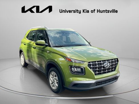 Used 2020 Hyundai Venue SEL w/ Convenience Package FWD image 2